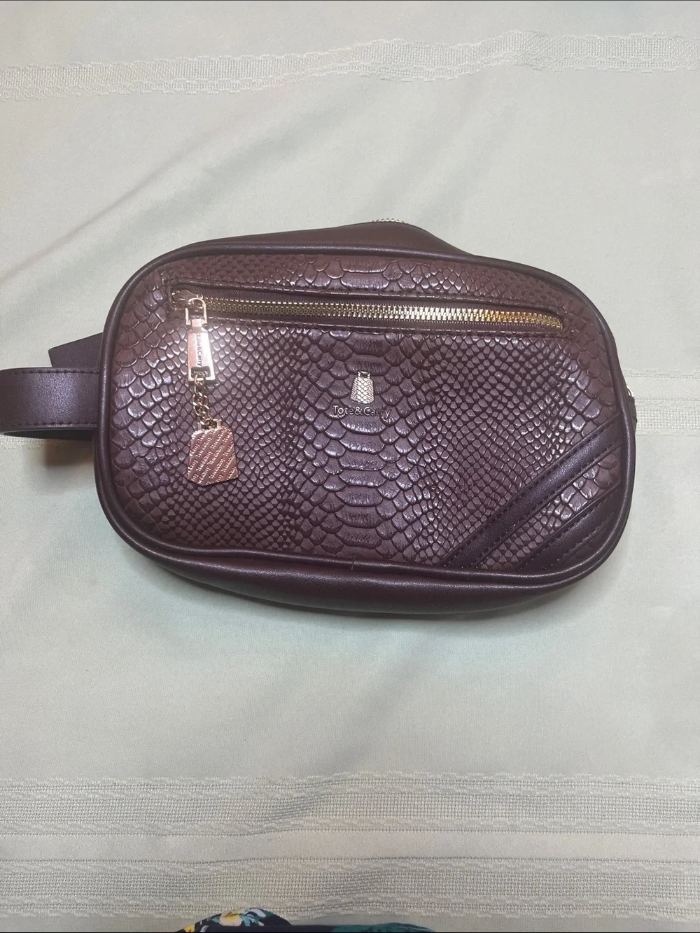 Tote& carry men’s essential toiletry Bag in chocolate.